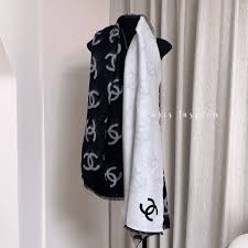 Chanel 25B Small CC Logo Reversible Scarf – Black 黑 - Paris Insider HK limited